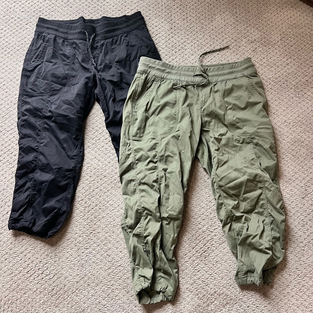 Brand New - The North Face Capris - Womens size Large - draw string waist/pocket